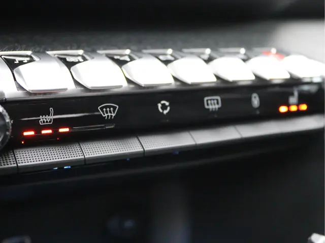 Peugeot 3008 1.6 e-THP Premium 2018 Benzine 56