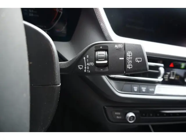 BMW 1 Serie 118i Business Edition 2021 Benzine 12