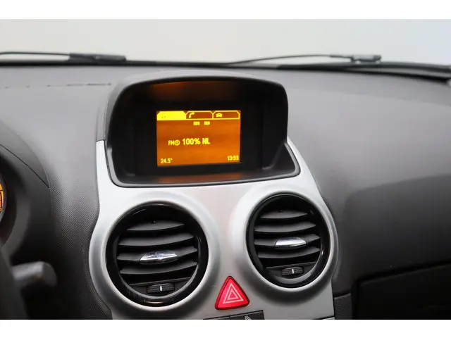 Opel Corsa 1.4-16V Design Edition 2013 Benzine 17