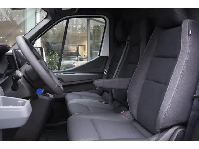 Renault Master T35 2.0 dCi 150 L2H2 Advance 2024 Diesel 24