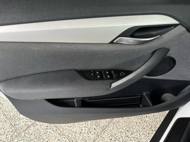 BMW X1 sDrive20i Executive 2015 Benzine 13