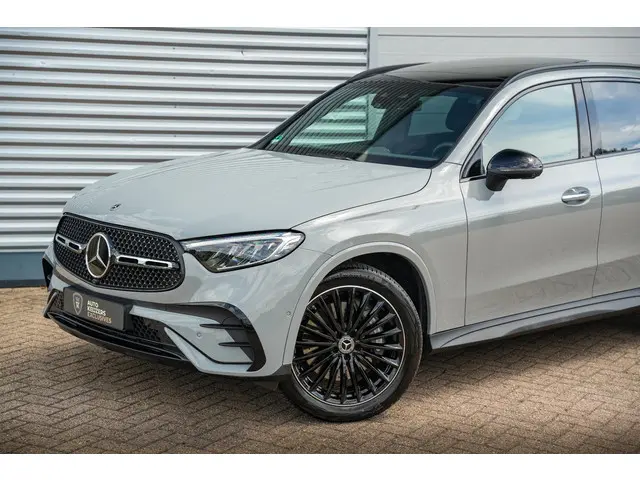 Mercedes-Benz GLC 220d 4MATIC AMG Line 2024 Diesel 32