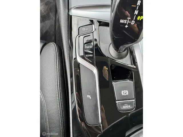 BMW 5 Serie Touring 520i High Executive 2018 Benzine 36