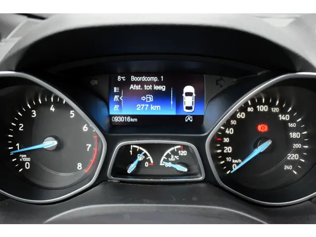 Ford C-MAX 1.5 Titanium 2019 Benzine 35