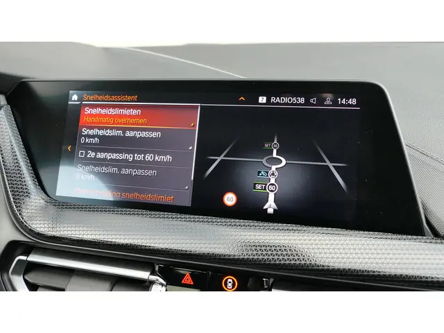 BMW 1 Serie 118i Executive Edition 2020 Benzine 42