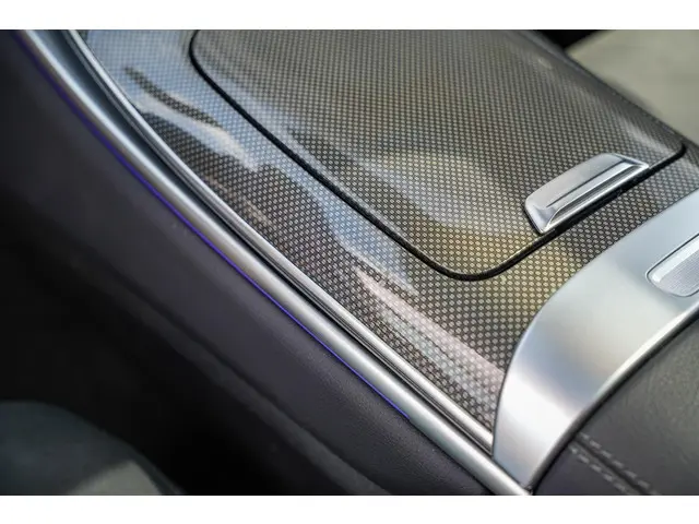 Mercedes-Benz GLC 220d 4MATIC AMG Line 2024 Diesel 16