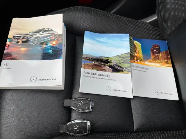 Mercedes-Benz CLA 200 Prestige PANO AUT!! 2013 Benzine 24