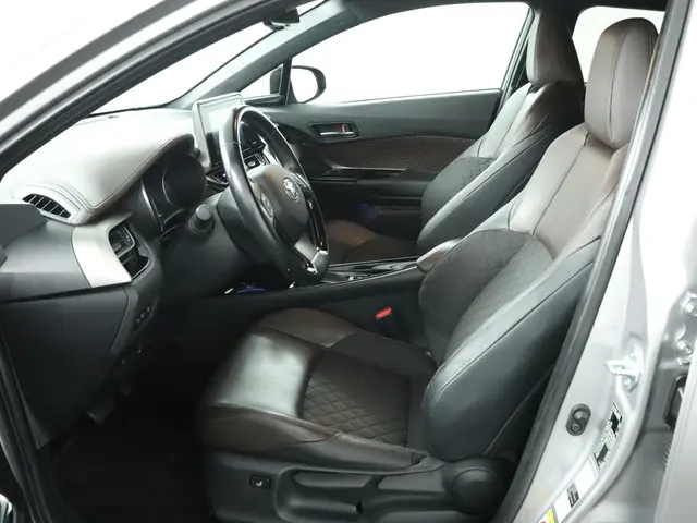 Toyota C-HR 1.8 Hybrid Executive 2017 Hybride Benzine 17