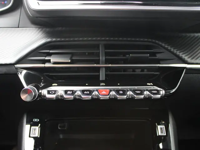 Peugeot 208 1.2 PureTech 100 Allure 2024 Benzine 17