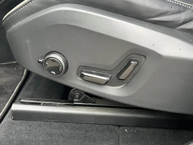 Volvo XC60 2.0 B4 R-Design 2021 Benzine 25