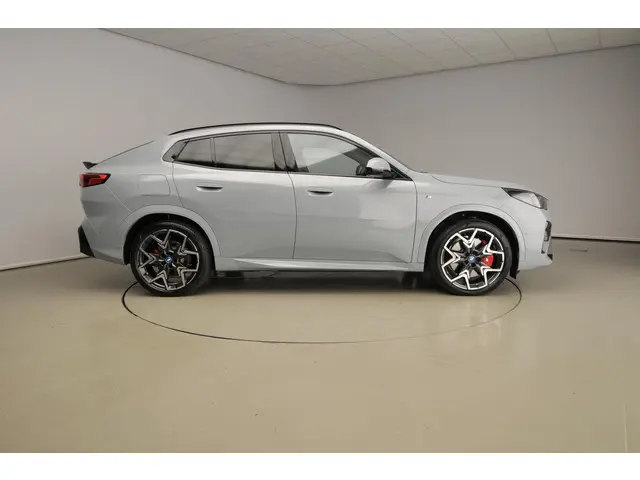 BMW iX2 xDrive30 2024 Elektrisch 4