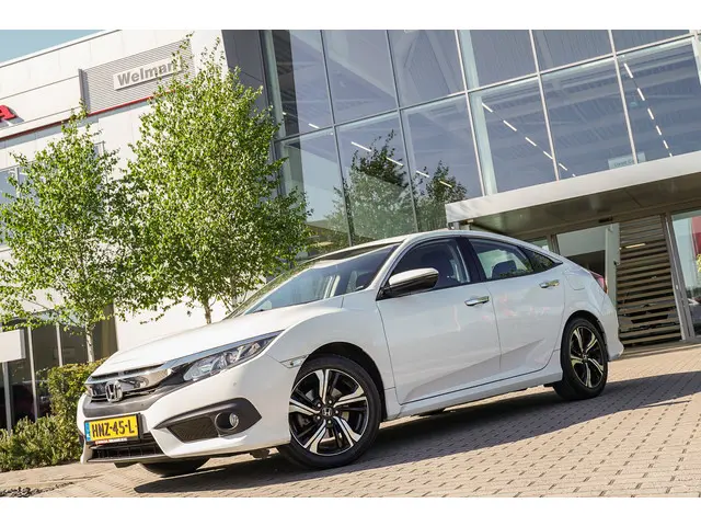 Honda Civic 1.5i VTEC ELEGANCE TURBO 182 PK 2018 Benzine 32