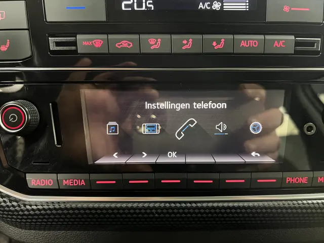 Volkswagen up! 1.0 BMT move up! 2019 Benzine 24
