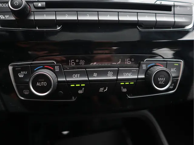 BMW X1 sDrive18i 136 PK High Executive 2017 Benzine 8