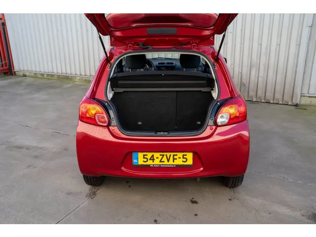 Mitsubishi Space Star 1.0 Inform 2013 Benzine 18