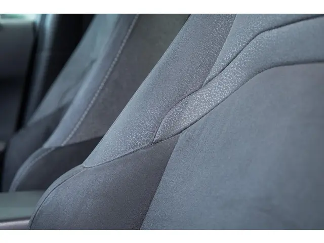 Lexus UX 250h Business Line 2022 Hybride Benzine 26