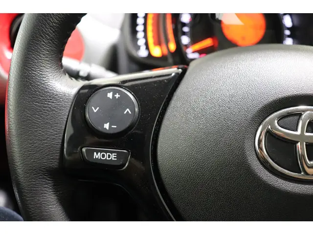 Toyota Aygo 1.0 VVT-i x-play 2020 Benzine 25