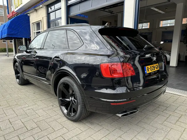 Bentley Bentayga 6.0 W12 FIRST BLACK EDITION 2016 Benzine 6