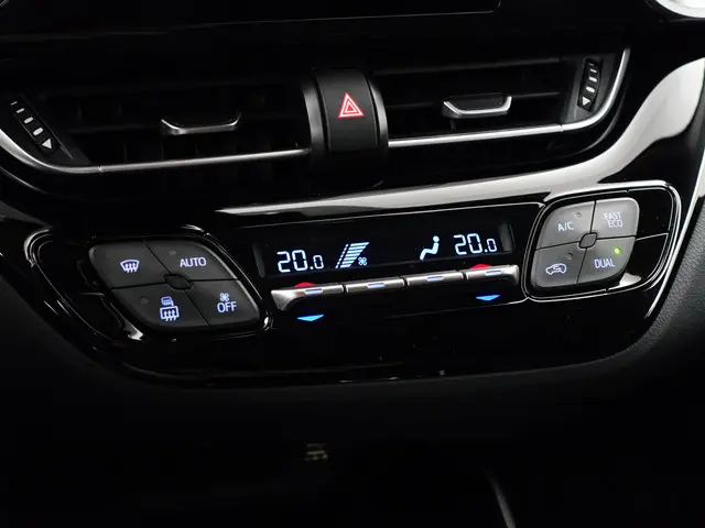 Toyota C-HR 1.8 Hybrid Dynamic Aut- 2023 Hybride Benzine 11