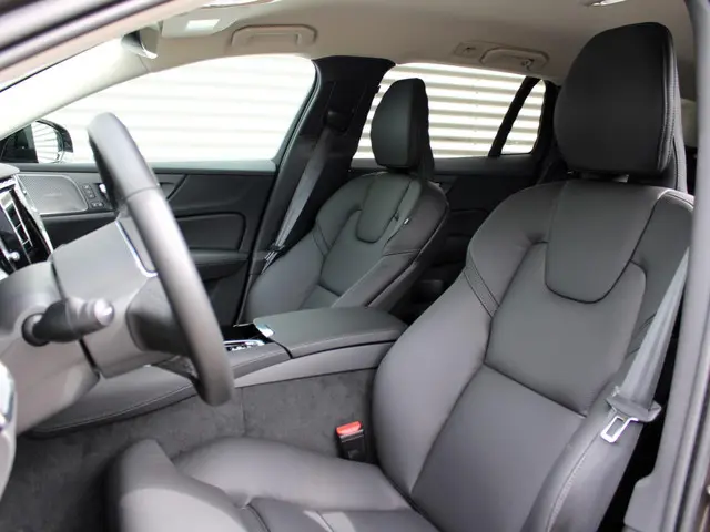 Volvo V60 2.0 B3 Plus Dark 2023 Benzine 16