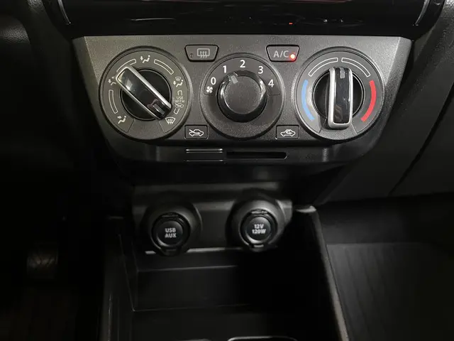 Suzuki Swift 1.0 Select 2019 Benzine 17