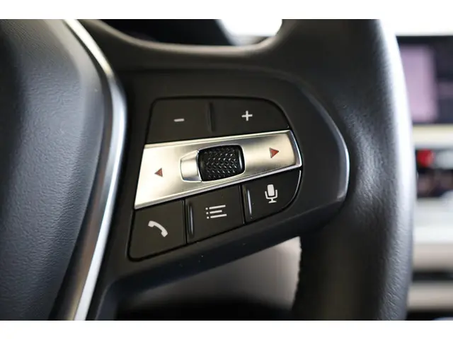 BMW 3 Serie Sedan 320i 2019 Benzine 25