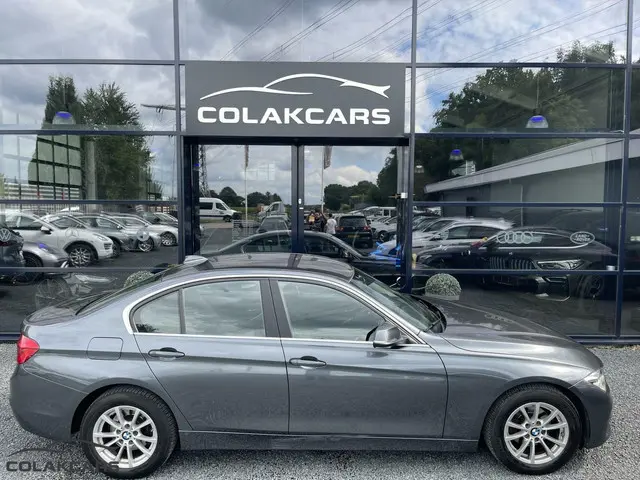 BMW 3 Serie 318i Centennial High Executive 2016 Benzine 17