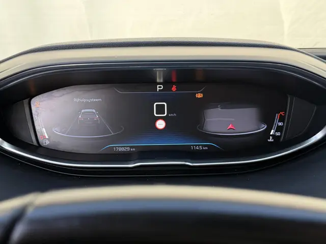 Peugeot 5008 1.2 PureTech/ Navi/PDC/AUT/7-Zits 2019 Benzine 21