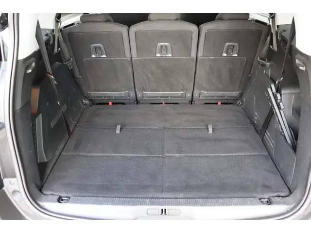 Peugeot 5008 1.2 Executive 7-persoons 2019 Benzine 28