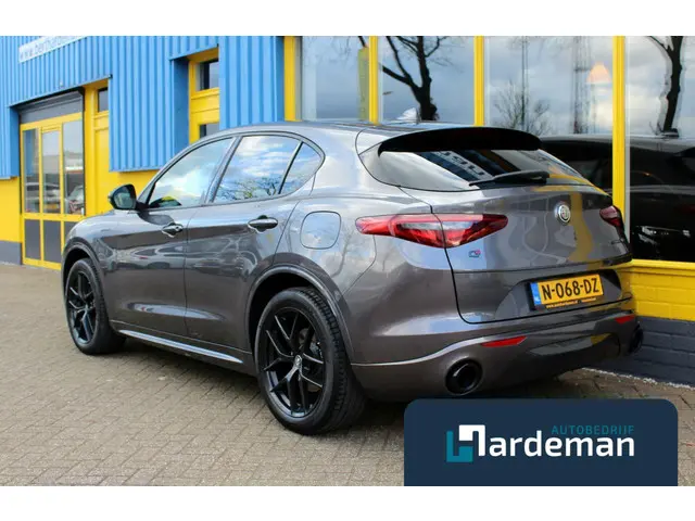 Alfa Romeo Stelvio 2.0 T AWD Veloce Carplay 2021 Benzine 6