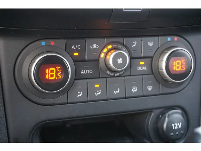 Nissan QASHQAI 1.6 360 2013 Benzine 13