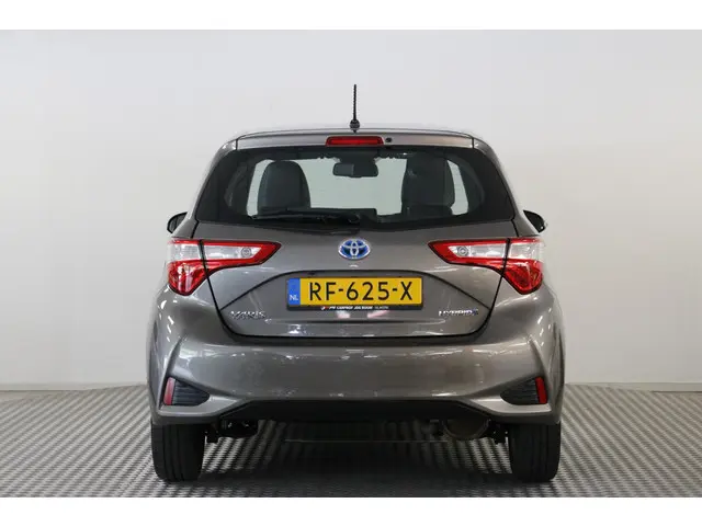 Toyota Yaris 1.5 Hybrid Executive 2017 Hybride Benzine 29