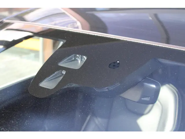 Volvo V40 2.0 T4 R-Design|Heico|Automaat| 2017 Benzine 8