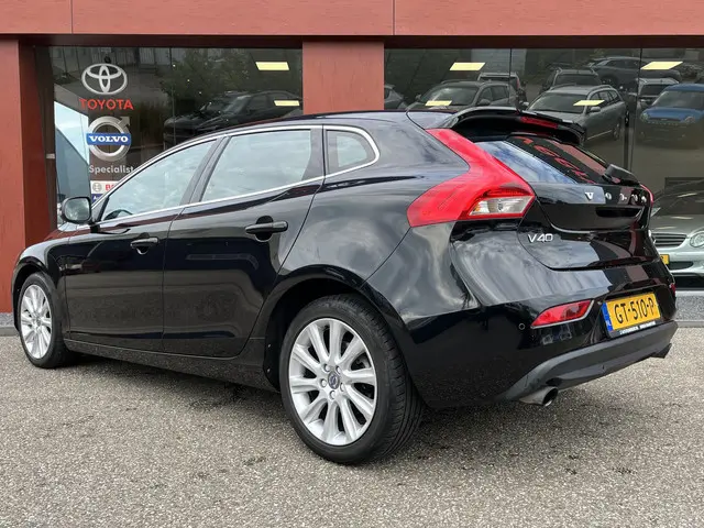Volvo V40 2.0 T3 Momentum | Cruise | LMV 17'' | Navi 2015 Benzine 4
