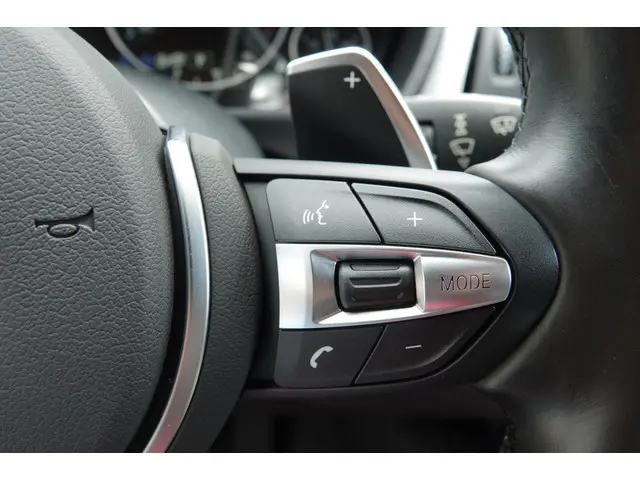 BMW 3 Serie Touring 320i 2017 Benzine 16