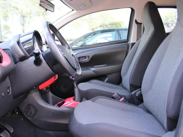 Citroën C1 1.2 PureTech Shine 2015 Benzine 13