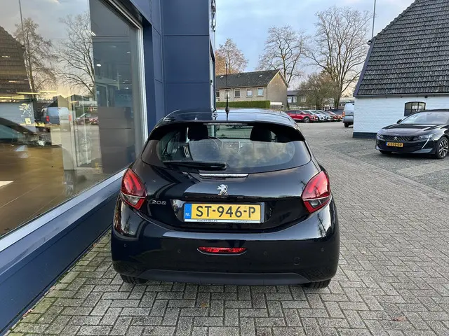Peugeot 208 1.2 Airco en parkeerhulp 2018 Benzine 6