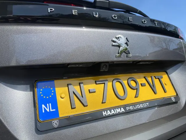 Peugeot 2008 1.2T 130pk GT 2022 Benzine 15