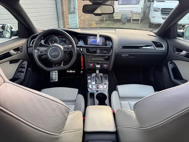 Audi RS4 A4 Avant 4.2 FSI quattro 2013 Benzine 13