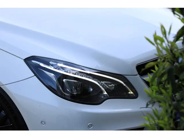 Mercedes-Benz E-Klasse Cabrio 400 AMG 2014 Benzine 27