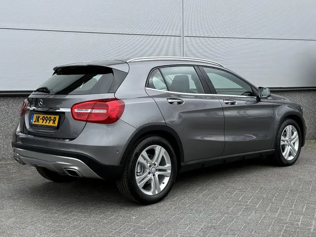 Mercedes-Benz GLA 180 2015 Benzine 4