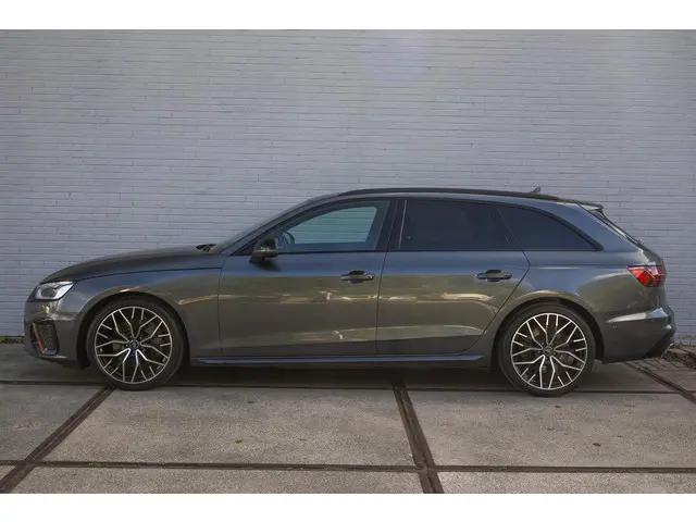 Audi A4 Avant 45 TFSI quattro edition one 2020 Benzine 17