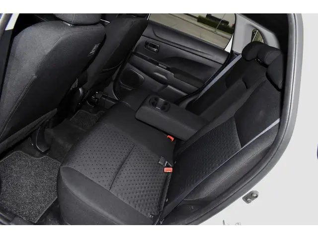 Mitsubishi ASX 1.6 Intense ClearTec 2012 Benzine 13