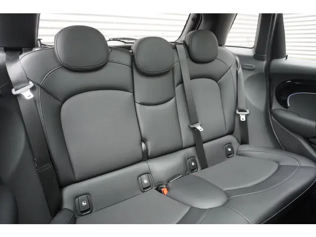 MINI 5-Deurs Cooper 2022 Benzine 10