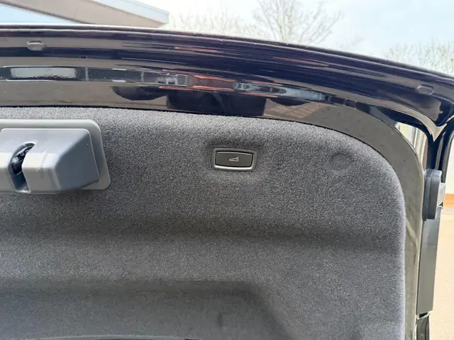 Porsche Taycan Performance 84 kWh 2023 Elektrisch 10