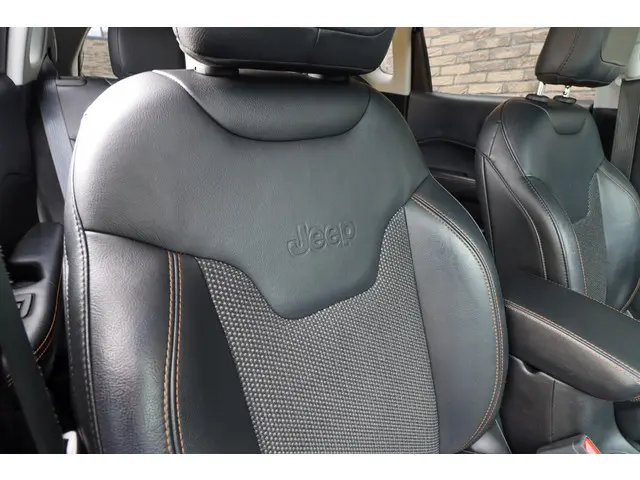 Jeep Compass 1.4 MultiAir Limited 4x4 2018 Benzine 38