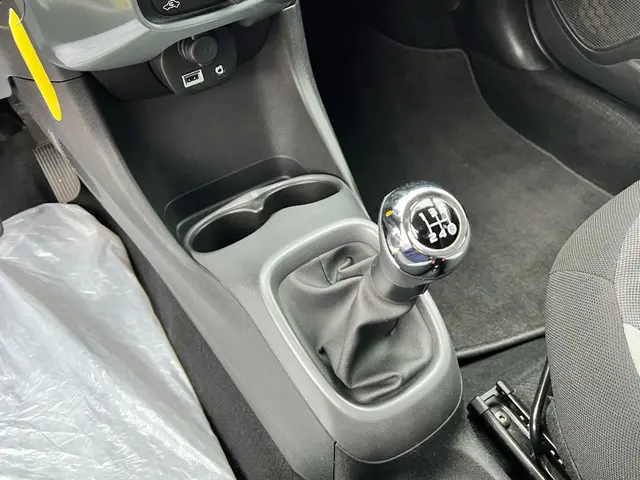 Toyota Aygo 1.0 VVT-i x-play 5-deurs 2018 Benzine 31