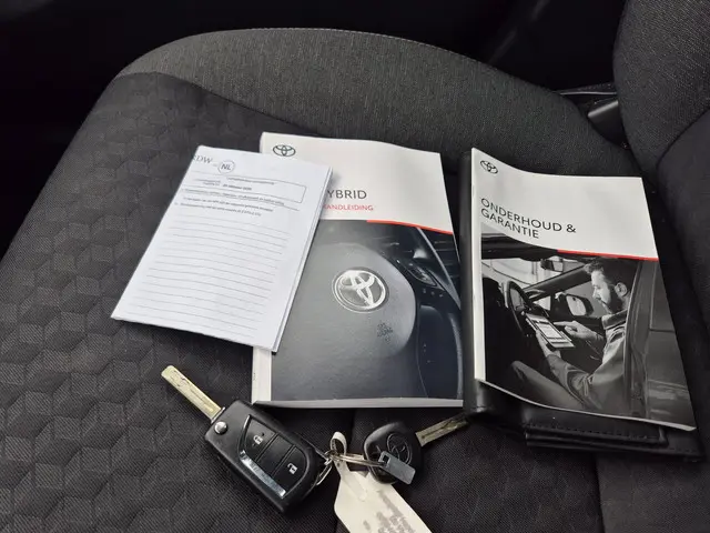 Toyota Yaris 1.5 Hybrid Active 2022 Hybride Benzine 18