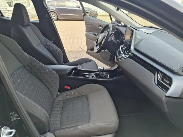 Toyota C-HR 1.8 Hybrid Dynamic 2022 Hybride Benzine 24