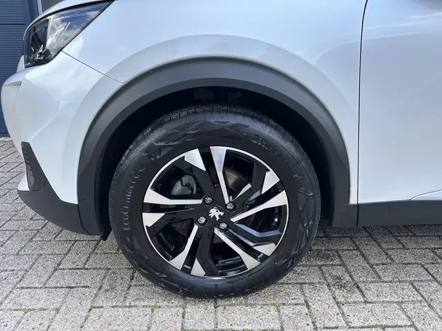 Peugeot 2008 1.2 Turbo 130 PK Allure 2023 Benzine 42